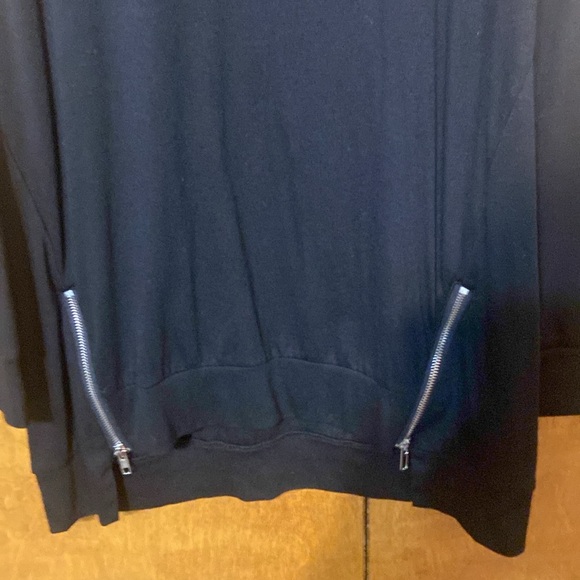 Simier Fariry zip bottom light weight top. Medium - Picture 3 of 4